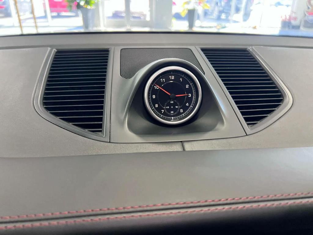 2017 Porsche Macan Image 19