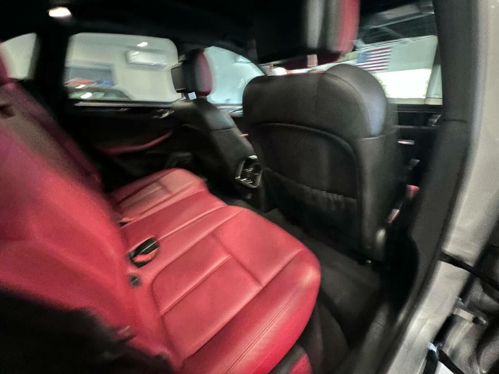 2017 Porsche Macan Image 22