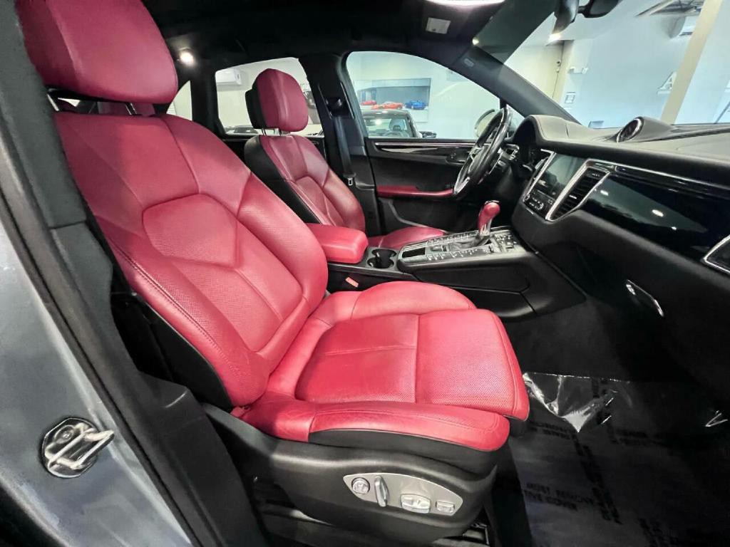 2017 Porsche Macan Image 24