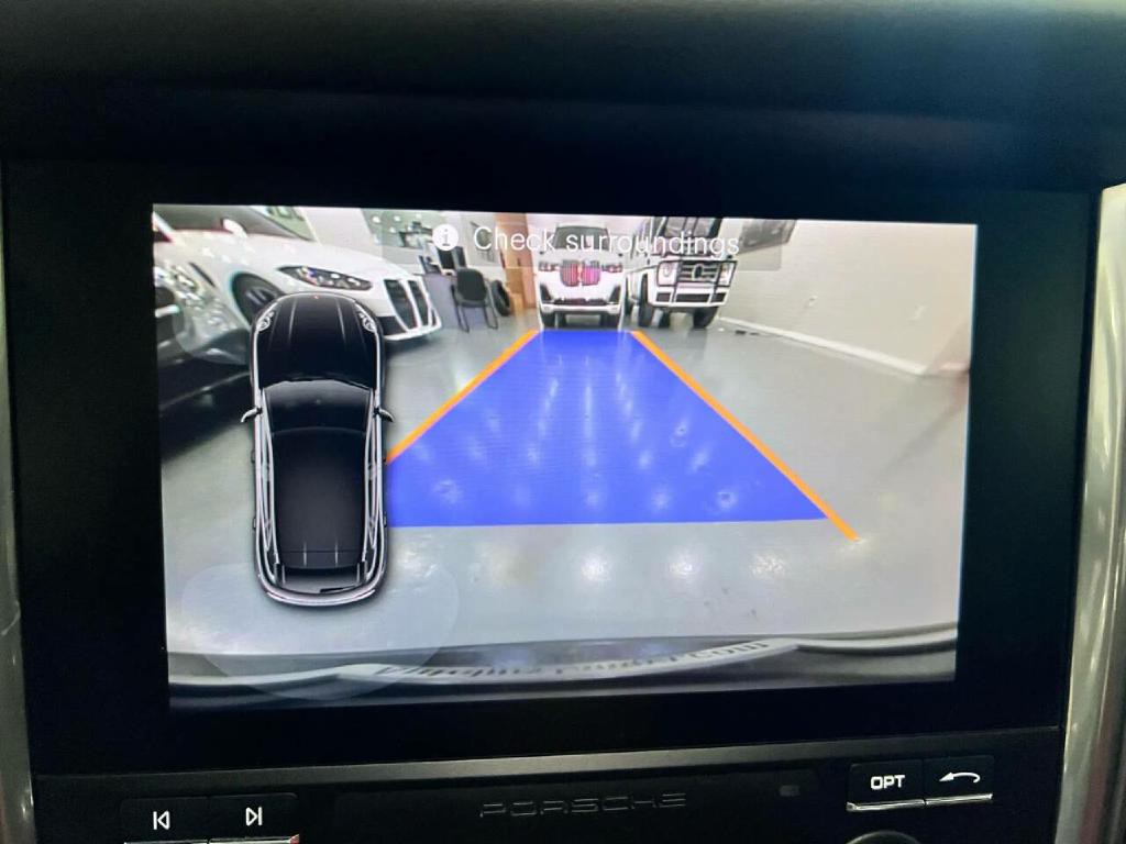 2017 Porsche Macan Image 26