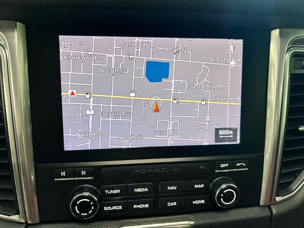 2017 Porsche Macan Image 27