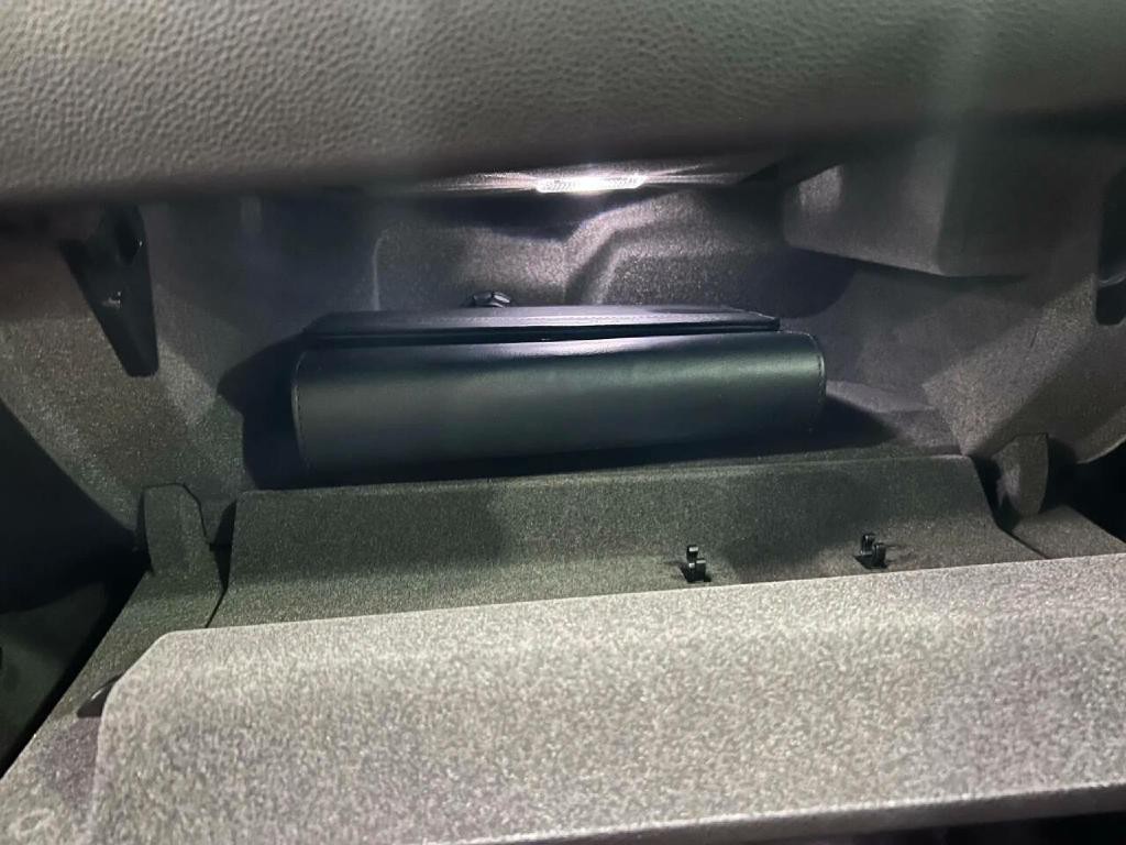 2017 Porsche Macan Image 28