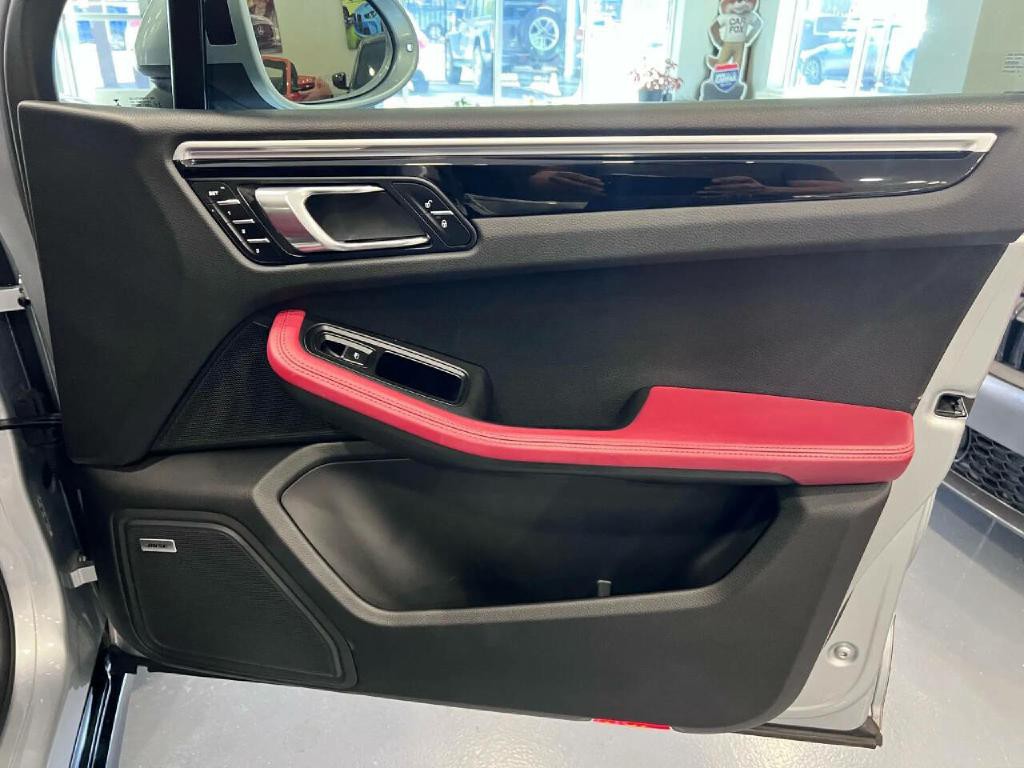 2017 Porsche Macan Image 31