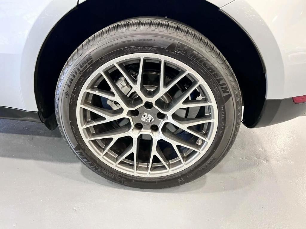 2017 Porsche Macan Image 36