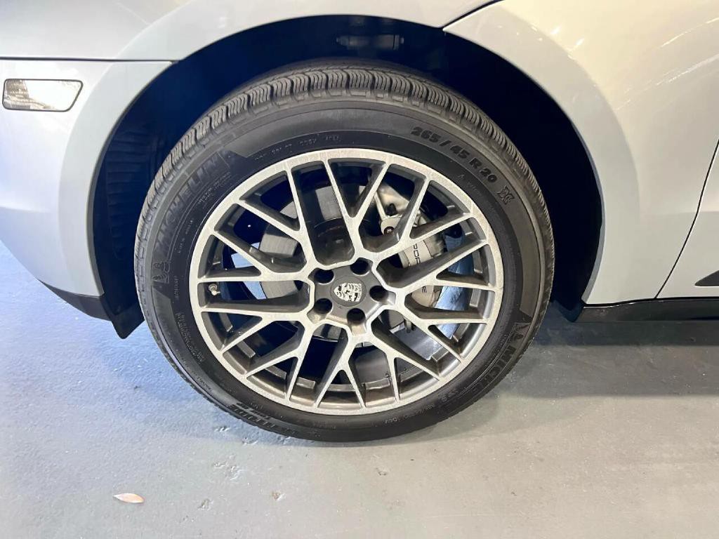 2017 Porsche Macan Image 37