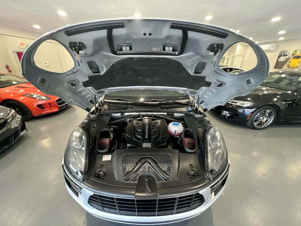 2017 Porsche Macan Image 39