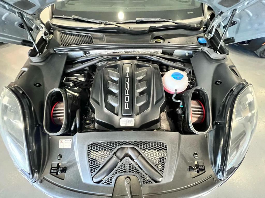 2017 Porsche Macan Image 40