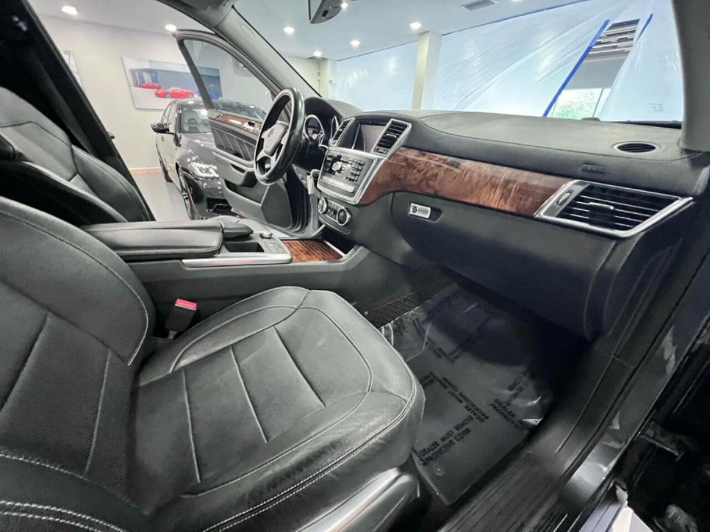 2015 Mercedes-Benz GL-Class Image 24