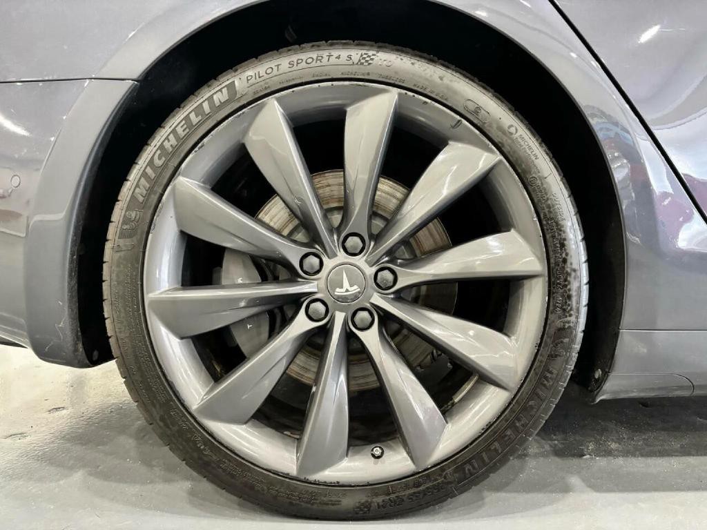 2017 Tesla Model S Image 18