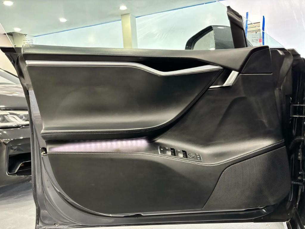 2017 Tesla Model S Image 33