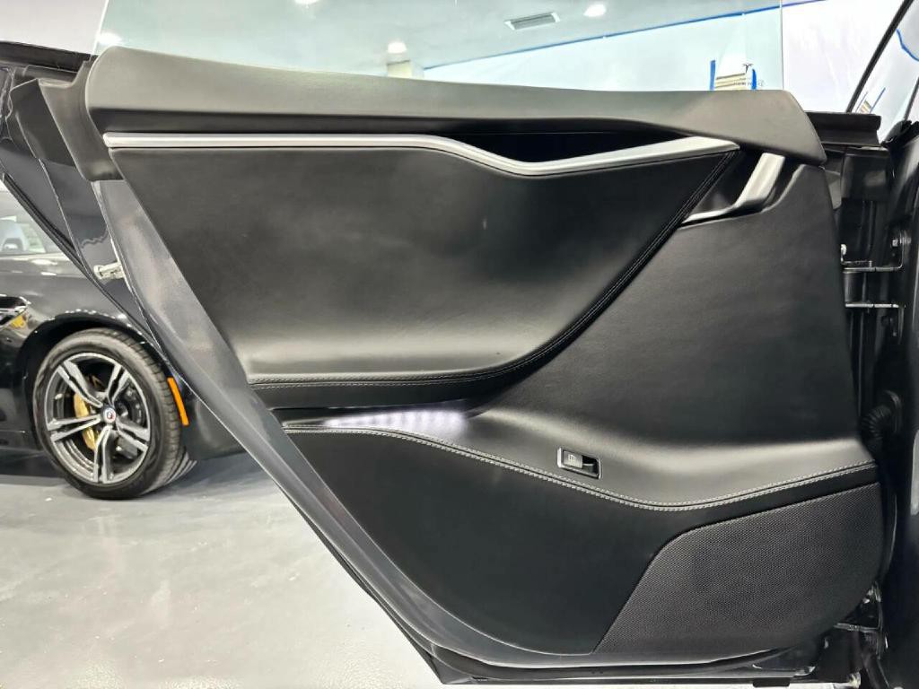 2017 Tesla Model S Image 34