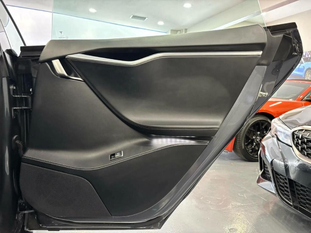 2017 Tesla Model S Image 35