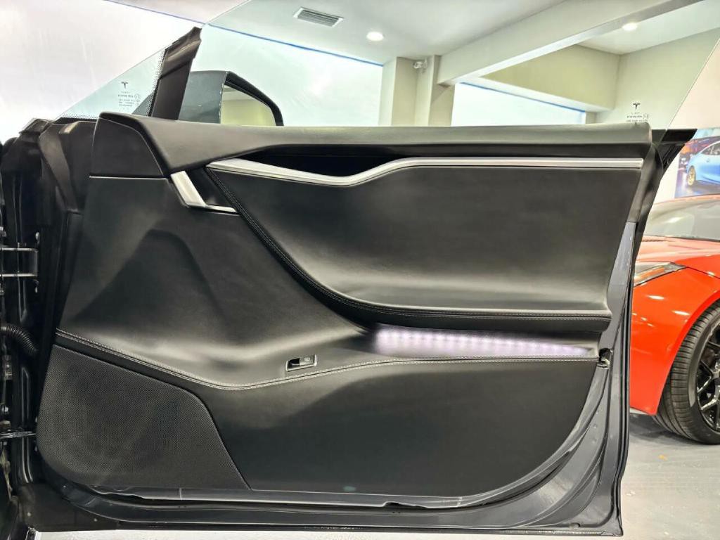 2017 Tesla Model S Image 36