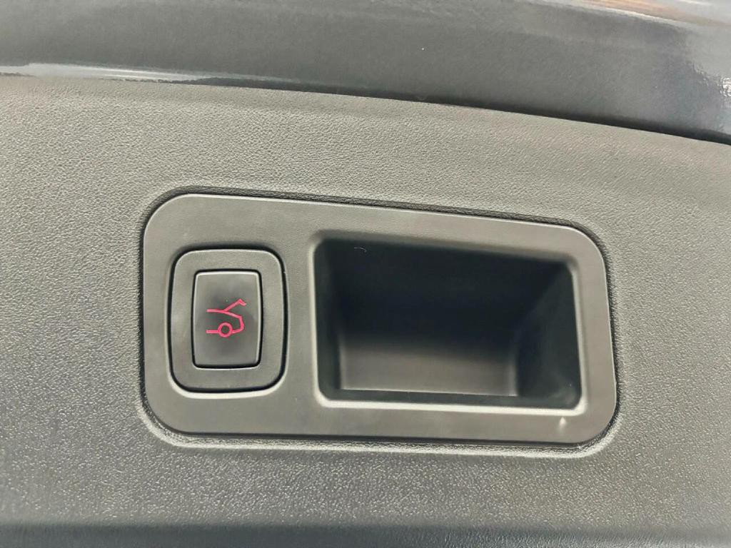 2017 Tesla Model S Image 39