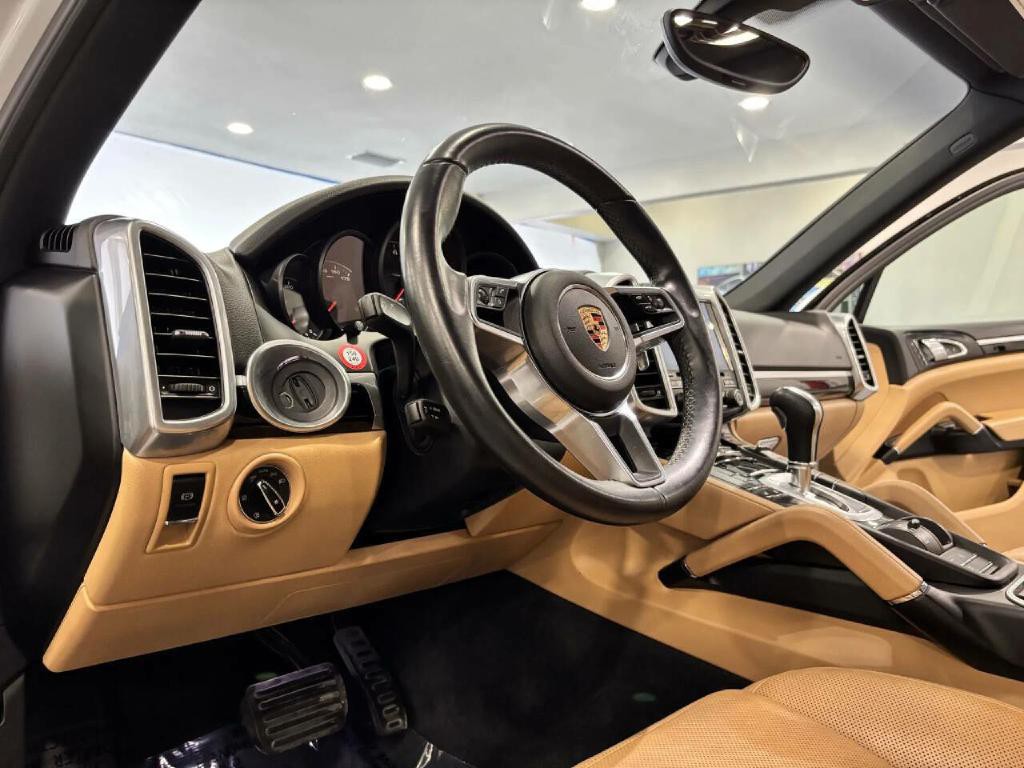2017 Porsche Cayenne Image 9