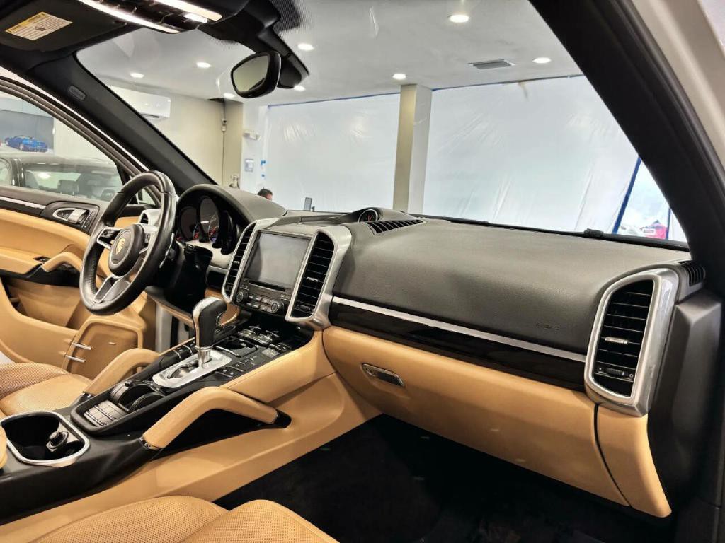 2017 Porsche Cayenne Image 10