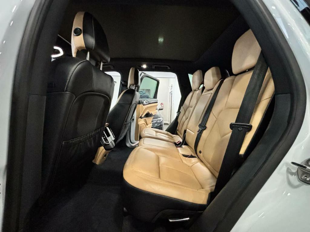 2017 Porsche Cayenne Image 16