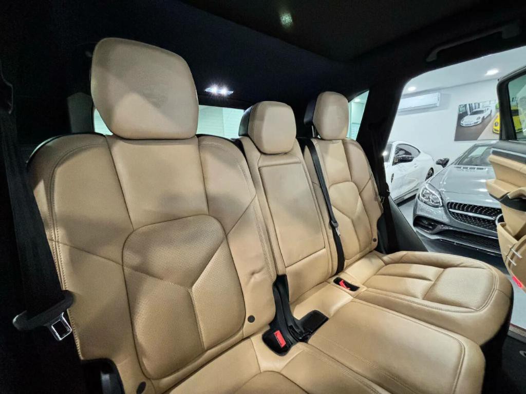 2017 Porsche Cayenne Image 18