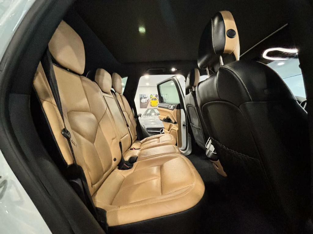 2017 Porsche Cayenne Image 19