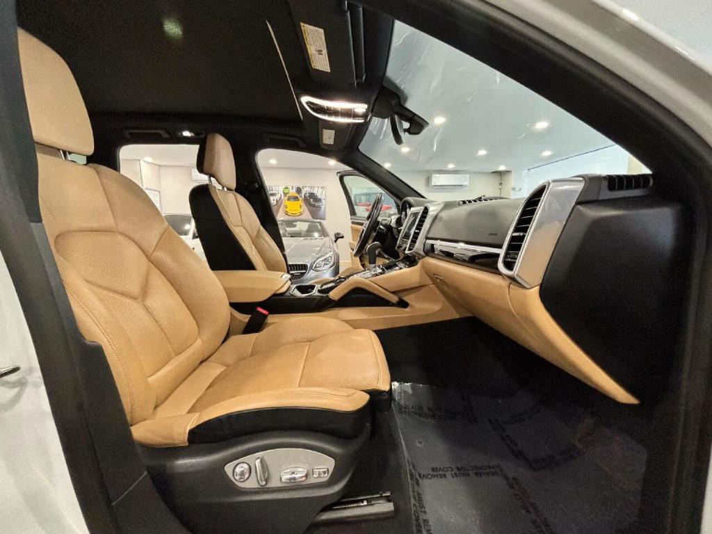 2017 Porsche Cayenne Image 21