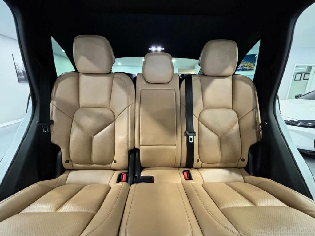 2017 Porsche Cayenne Image 23