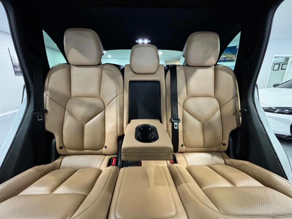 2017 Porsche Cayenne Image 24