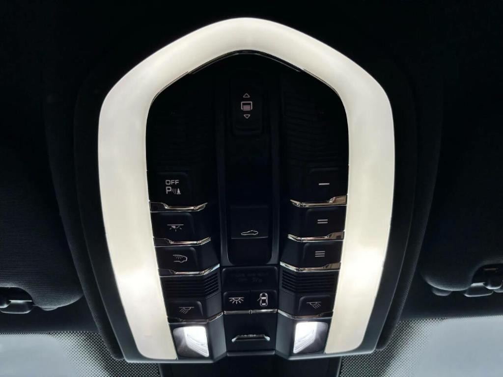 2017 Porsche Cayenne Image 31