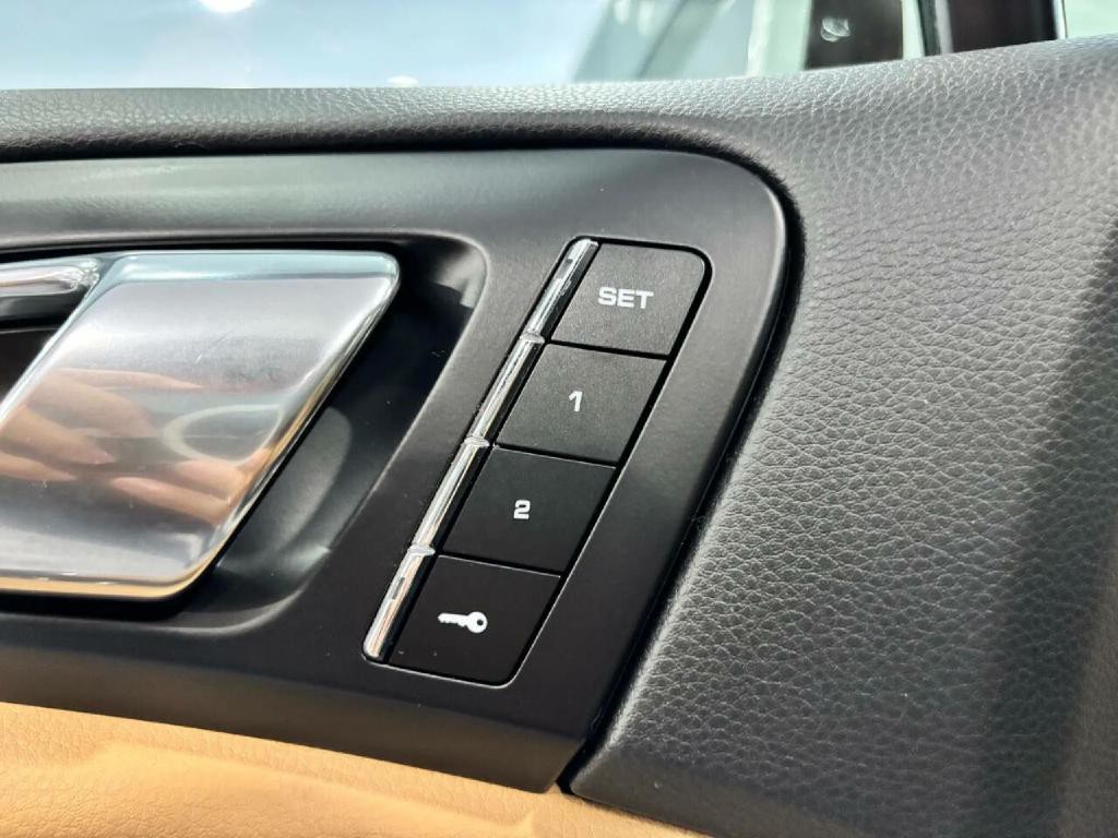 2017 Porsche Cayenne Image 40