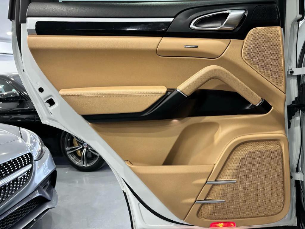2017 Porsche Cayenne Image 42