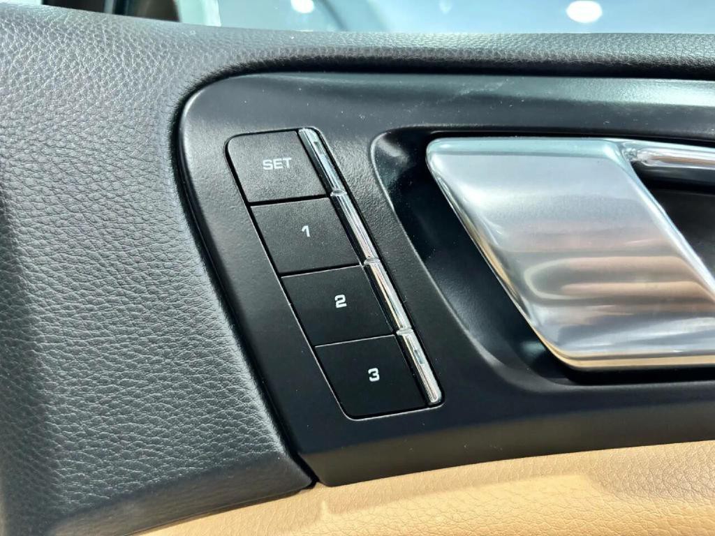 2017 Porsche Cayenne Image 45