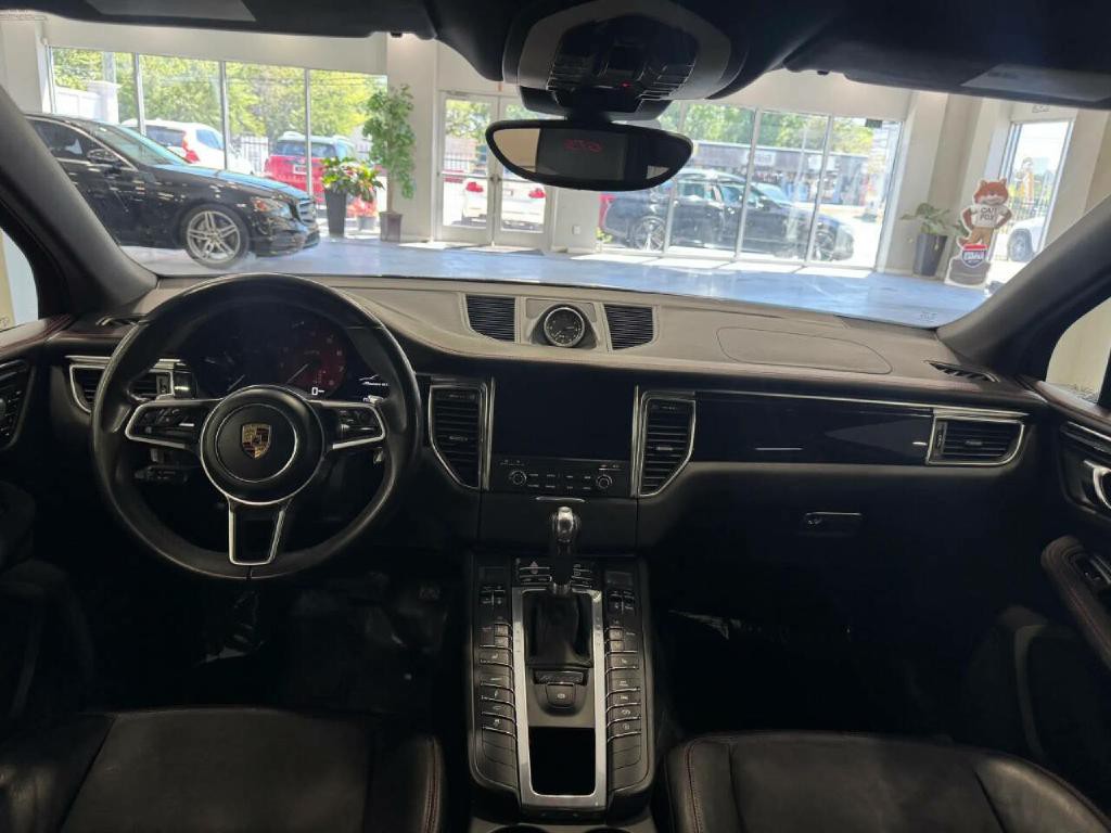 2017 Porsche Macan Image 9