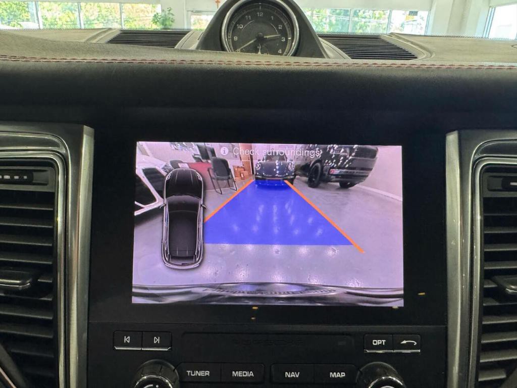 2017 Porsche Macan Image 12