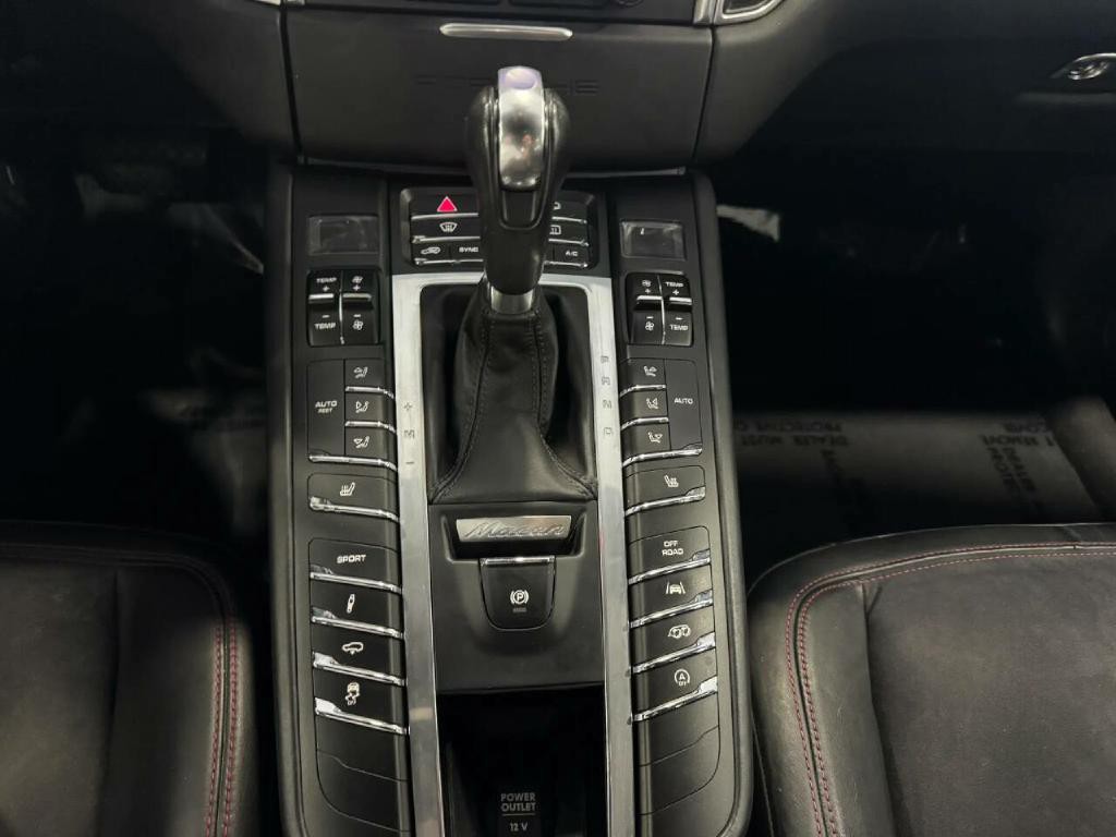 2017 Porsche Macan Image 16
