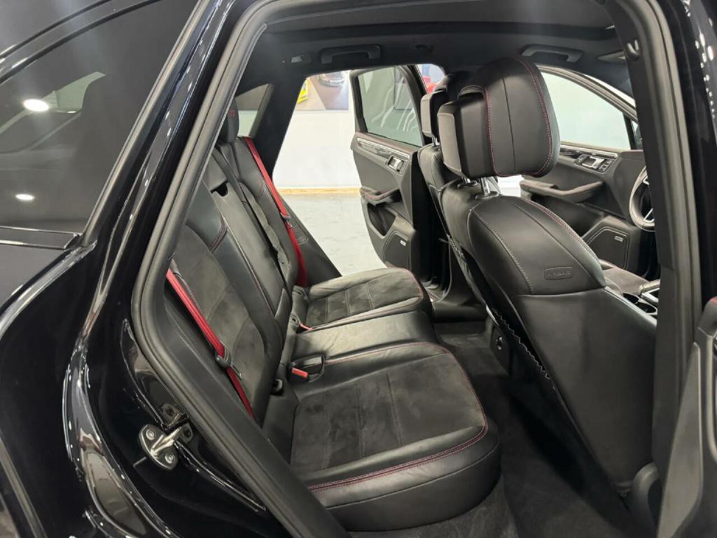 2017 Porsche Macan Image 19