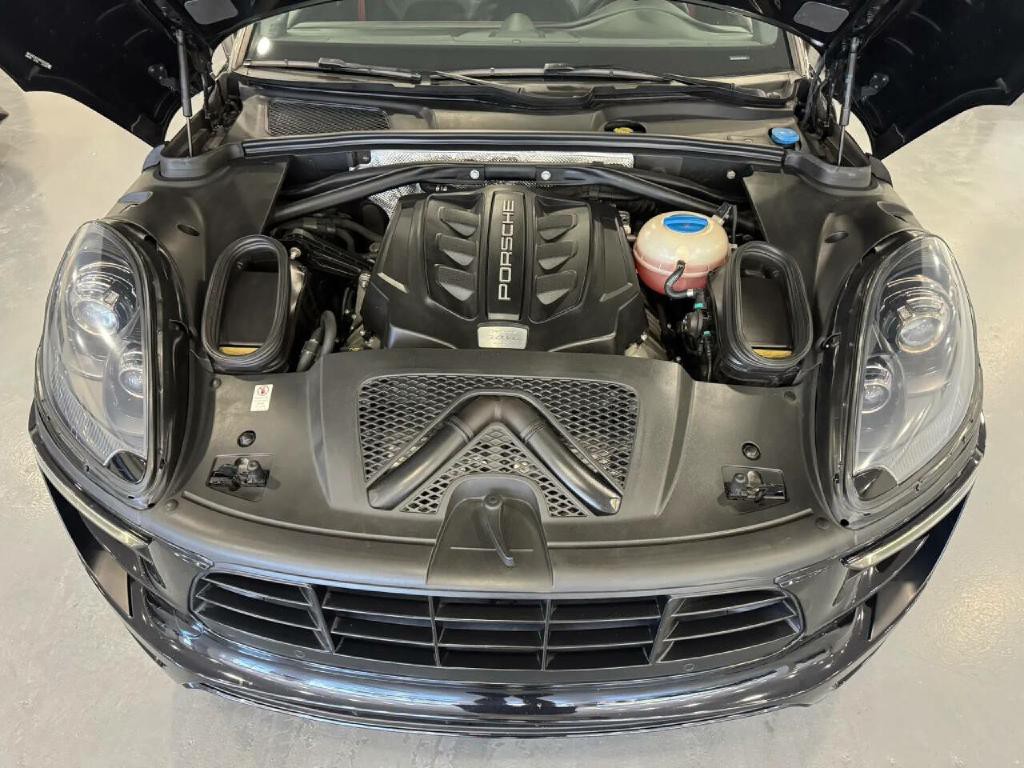 2017 Porsche Macan Image 30