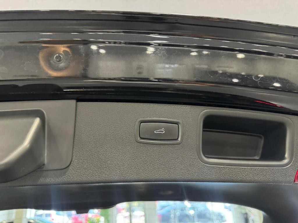 2017 Porsche Macan Image 33