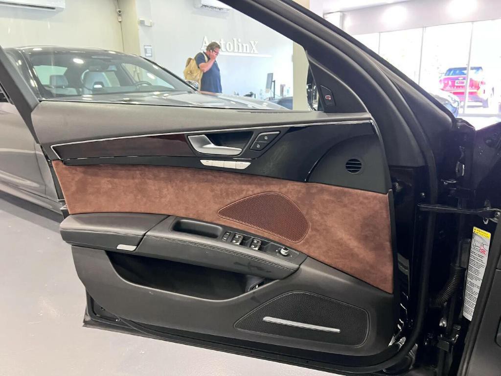 2014 Audi A8 Image 16