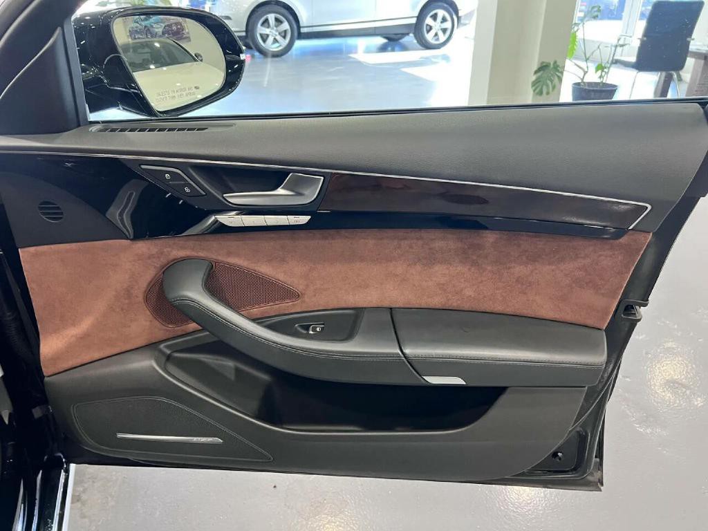2014 Audi A8 Image 19