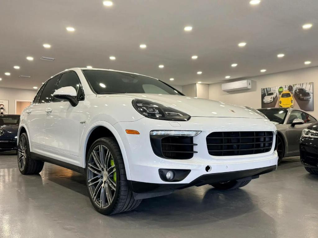 2017 Porsche Cayenne Image 1