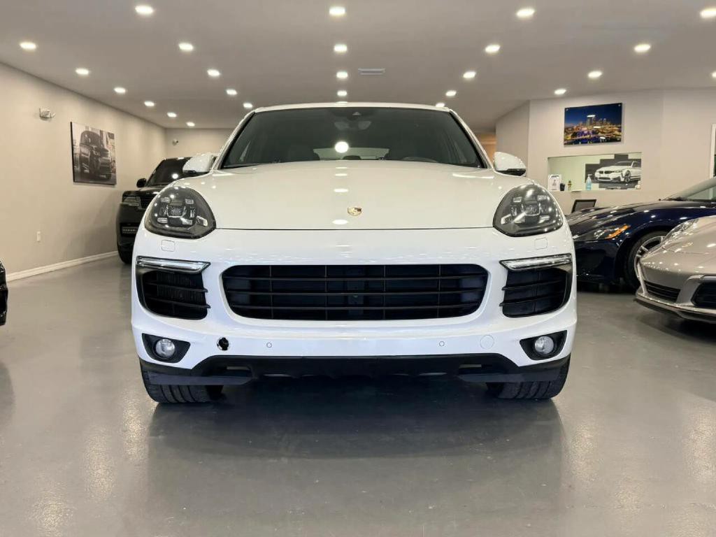 2017 Porsche Cayenne Image 2