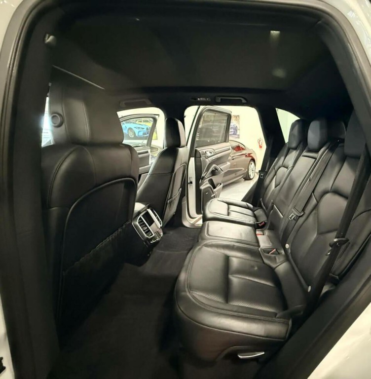 2017 Porsche Cayenne Image 11