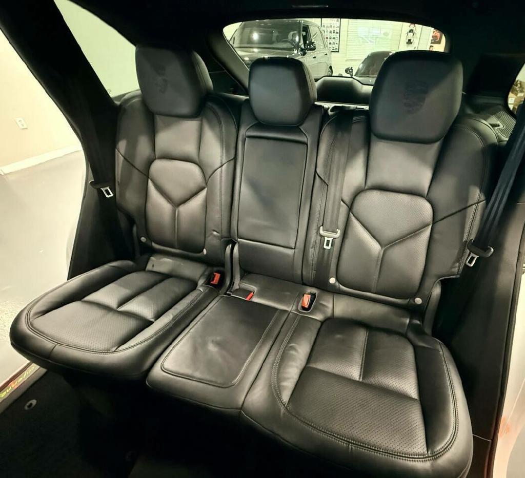 2017 Porsche Cayenne Image 12