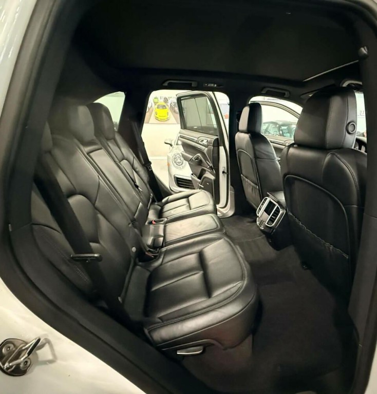 2017 Porsche Cayenne Image 13