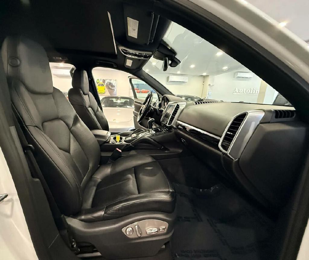 2017 Porsche Cayenne Image 16