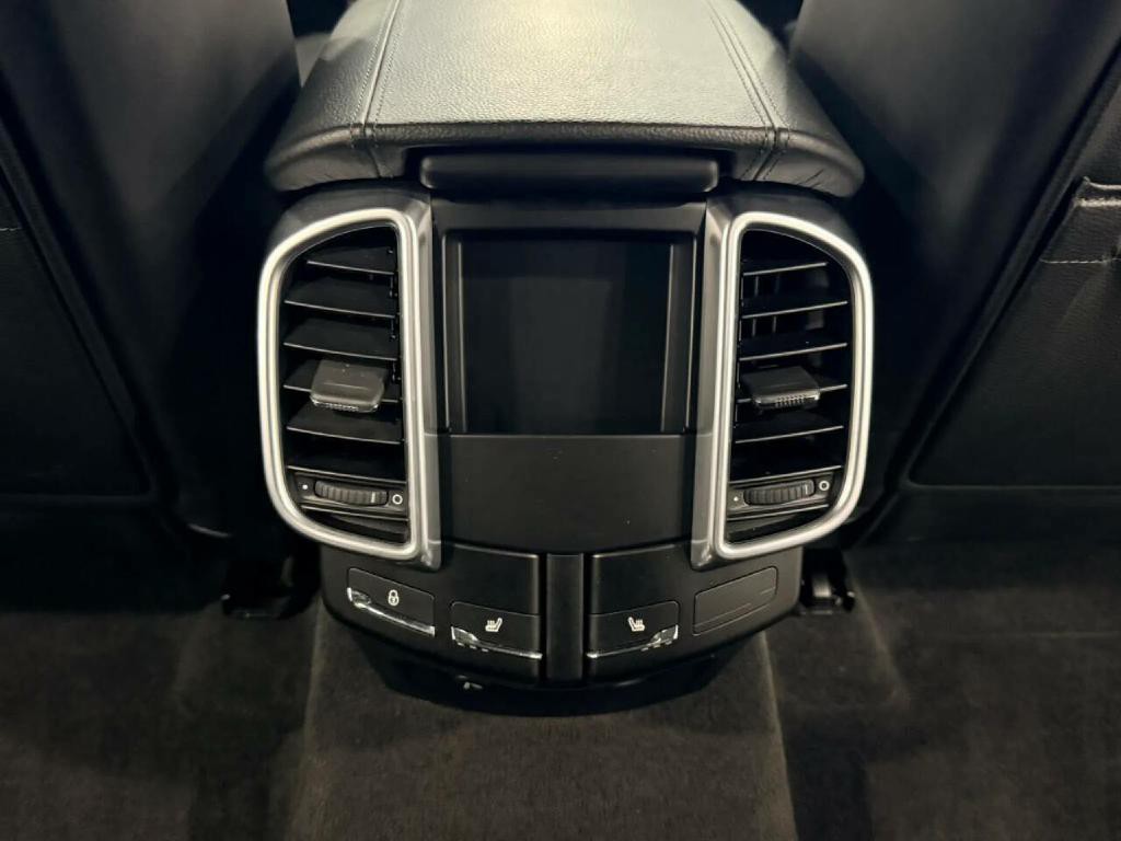 2017 Porsche Cayenne Image 28
