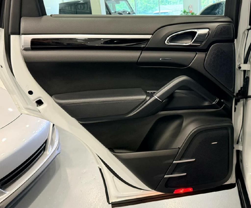 2017 Porsche Cayenne Image 30