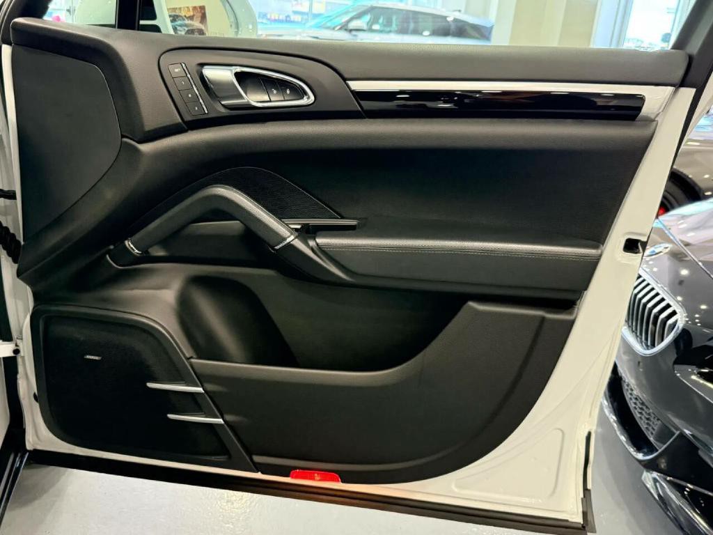 2017 Porsche Cayenne Image 32