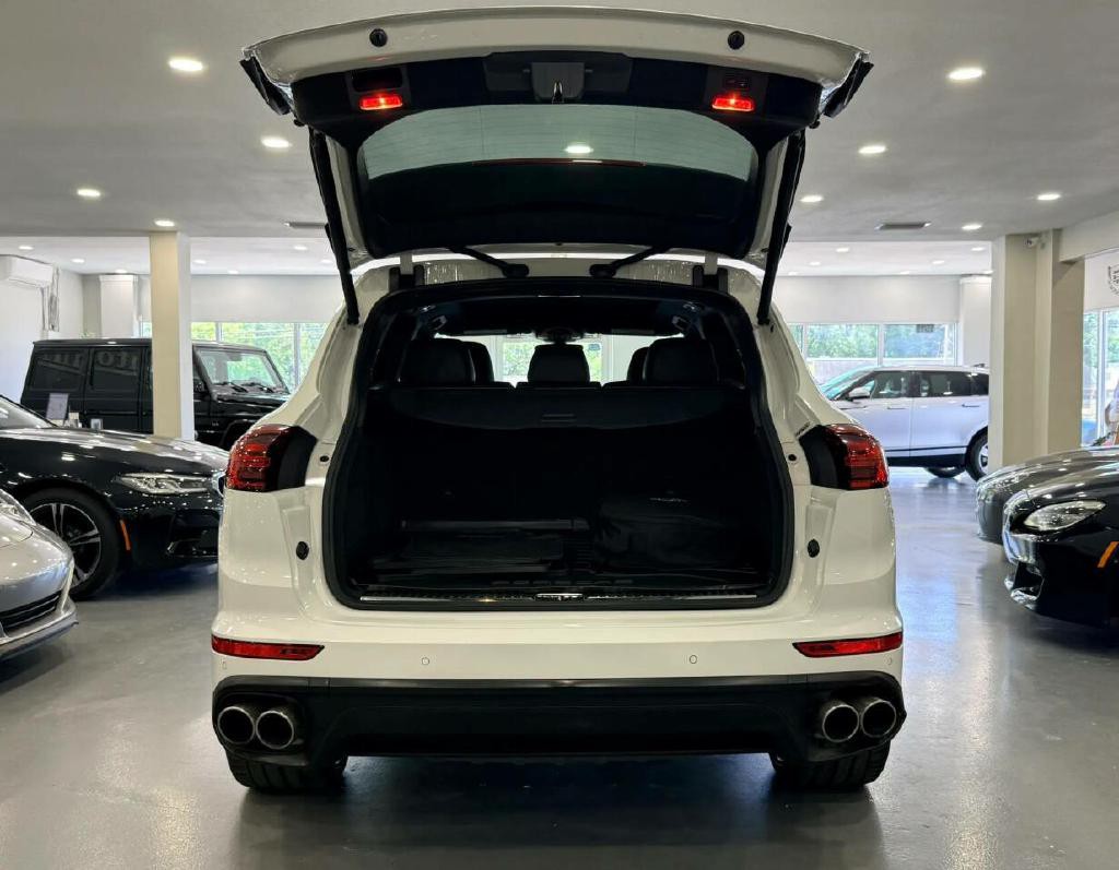 2017 Porsche Cayenne Image 34