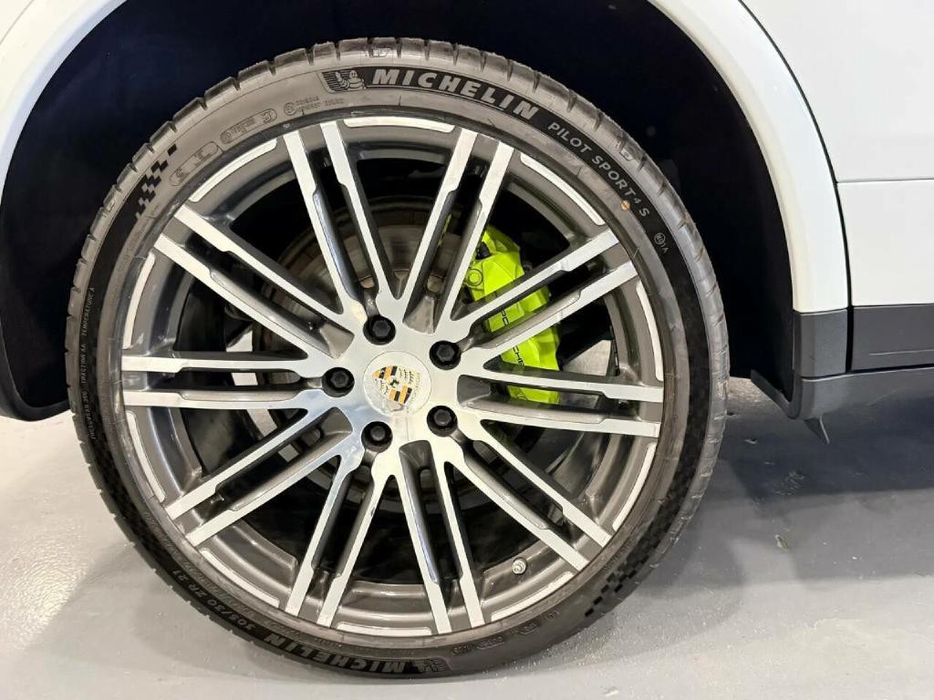 2017 Porsche Cayenne Image 38