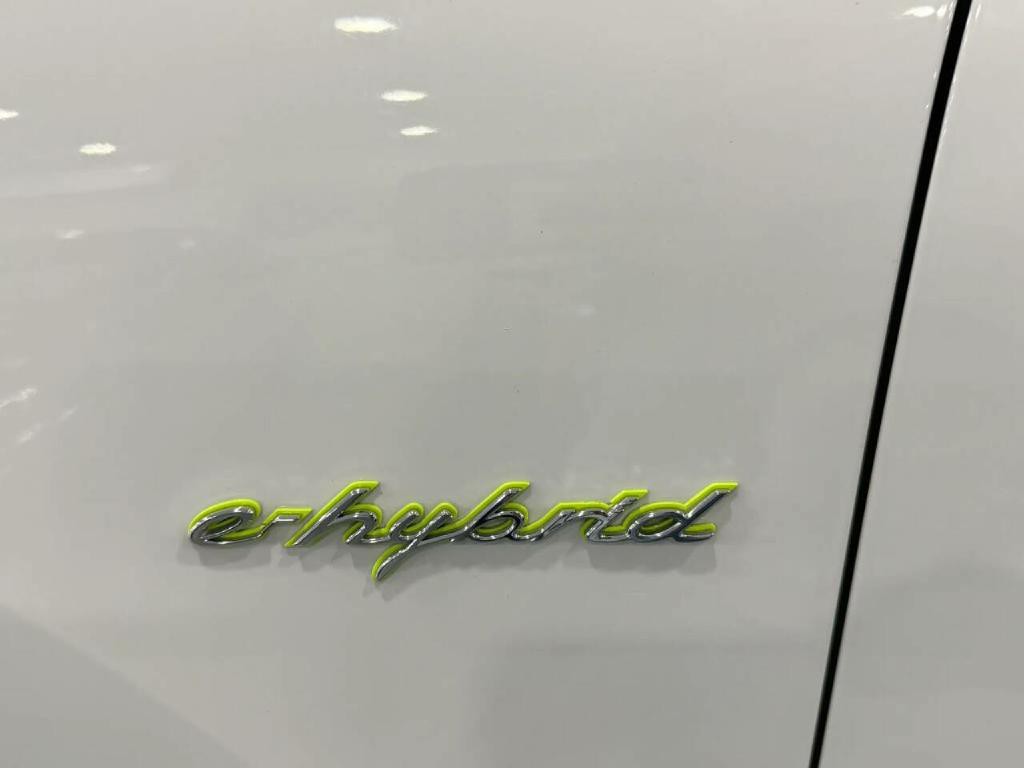 2017 Porsche Cayenne Image 40